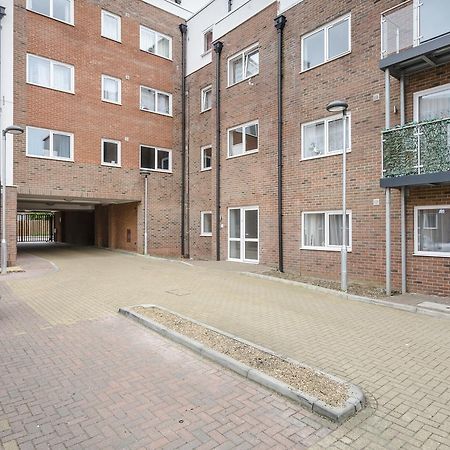 1 Bed Apt Sleeps 4 Luton  Zewnętrze zdjęcie