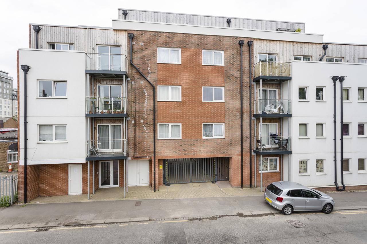 1 Bed Apt Sleeps 4 Luton  Zewnętrze zdjęcie