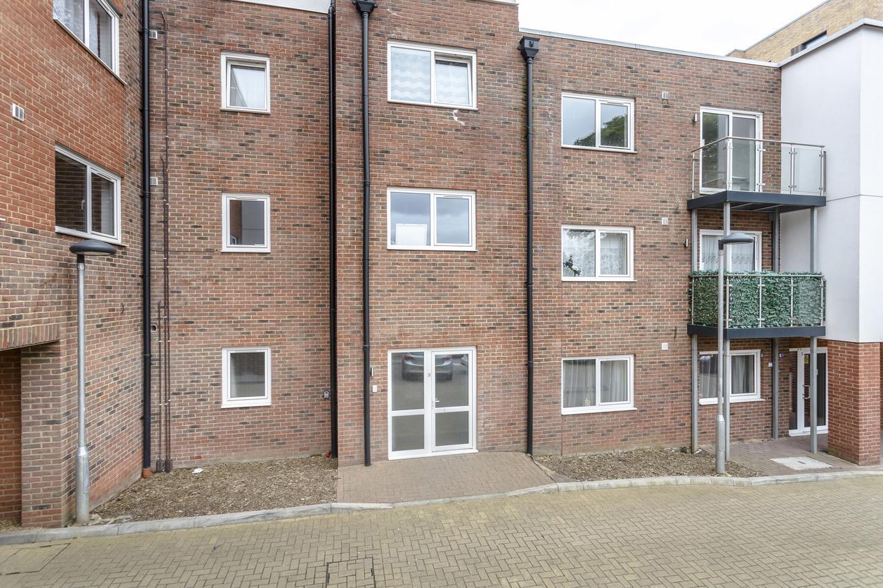 1 Bed Apt Sleeps 4 Luton  Zewnętrze zdjęcie