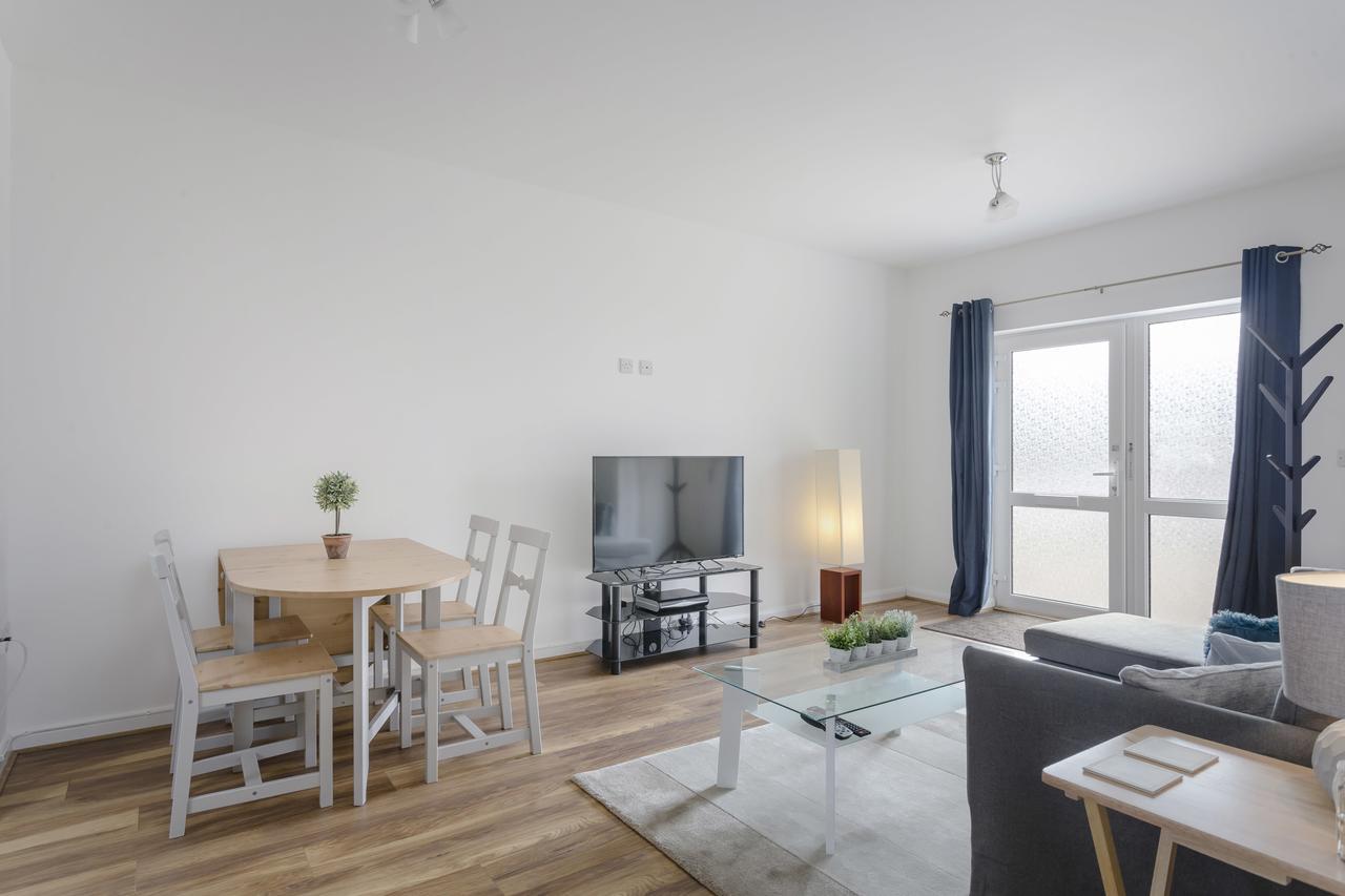 1 Bed Apt Sleeps 4 Luton  Zewnętrze zdjęcie