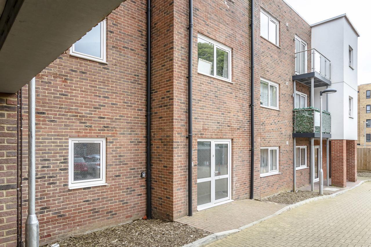 1 Bed Apt Sleeps 4 Luton  Zewnętrze zdjęcie